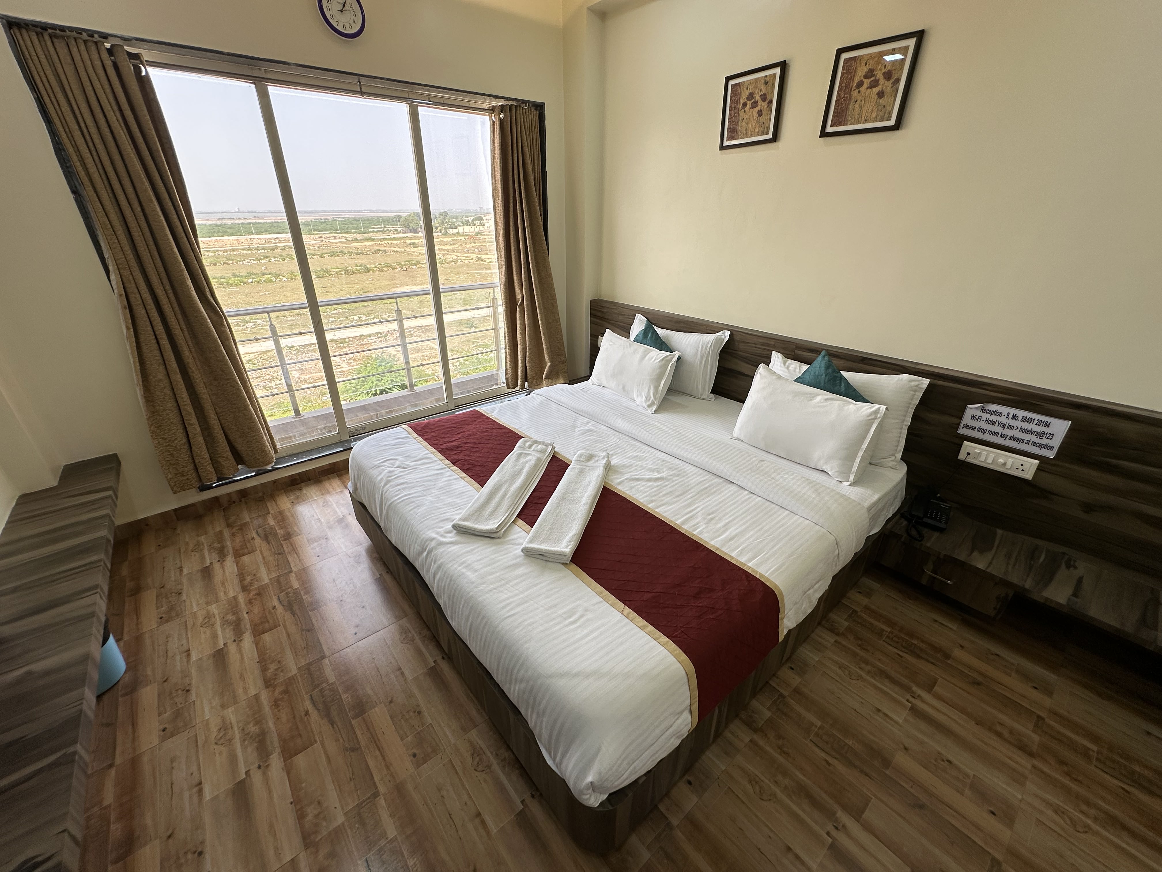 Hotel Vraj Inn-Super Deluxe Room2