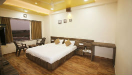 Hotel Vraj Inn-Deluxe-Room2
