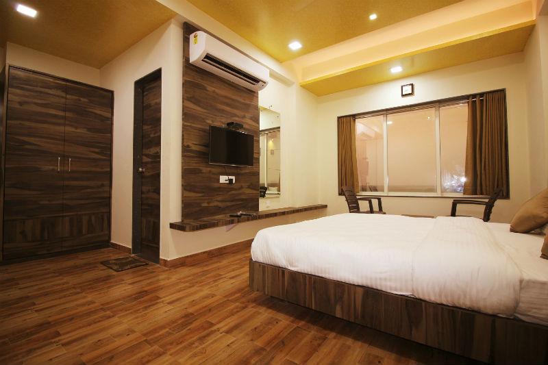 Hotel Vraj Inn-Super Deluxe Room1